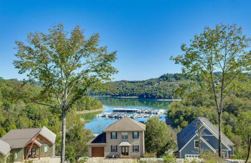 Smithville House | Walk to Marina Center Hill Lake Home with Hot Tub