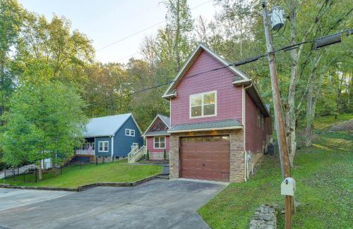 Smithville House | Walk to Marina Center Hill Lake Home with Hot Tub