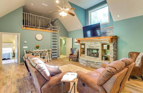 Smithville House | Walk to Marina Center Hill Lake Home with Hot Tub