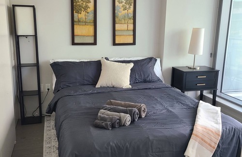 Byward Market - Parliament Hill Condo | Walk to marketplace from quiet secure condo backing onto Sparks St.
