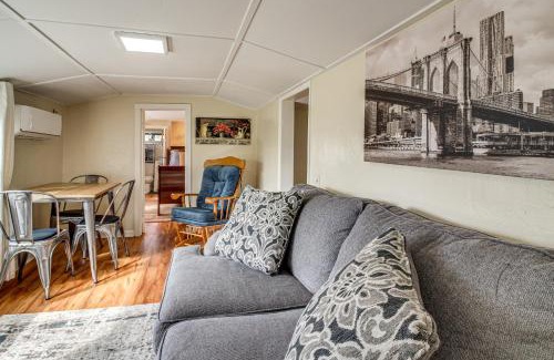 Coos Bay House | Walk to Mingus Park Quaint Escape with Private Yard