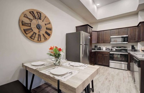 Bozeman Apartment | Walk to MSU | Bridger + Big Sky | King Bed
