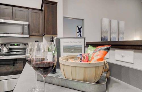 Bozeman Apartment | Walk to MSU | Bridger + Big Sky | King Bed