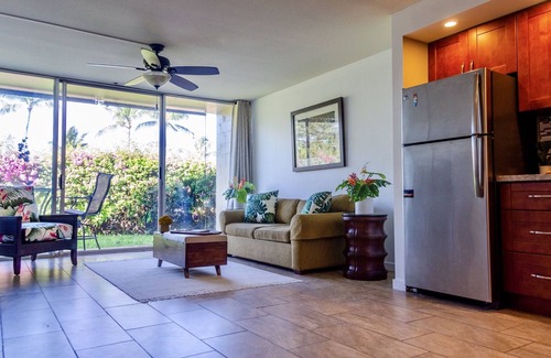 Napili Condo | Walk to Napili Bay & Gazebo Restaurant! King Bed!