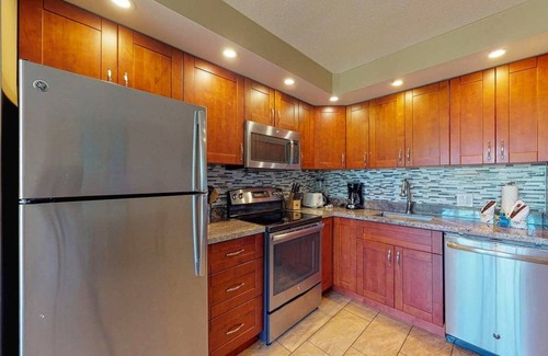 Napili Condo | Walk to Napili Bay & Gazebo Restaurant! King Bed!