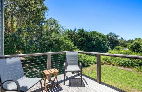 East Orleans House | Walk to Nauset Beach Updated and Cozy