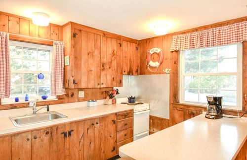 East Orleans House | Walk to Nauset Beach!