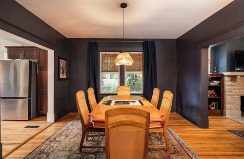 Historic Edgefield House | Walk to Nissan/Broadway + Sleeps 12 + Big Yard