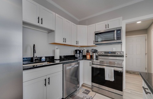 Newport News House | Walk to NN Shipyard - 3 bed 2 bath, 6 beds