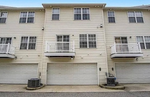 Roseland House | Walk to Notre Dame! Spacious 3BR Townhome w/Garage & Family-Friendly Amenities(