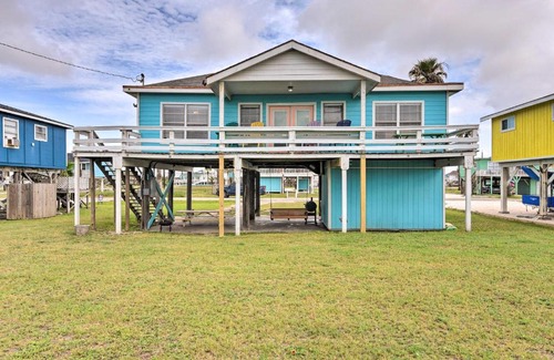 Surfside Beach House | Walk to Ocean Coastal Surfside Beach Bungalow!