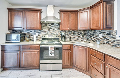 Ormond Ocean Gard House | Walk to Ocean: Cozy Home w/Yard in Ormond Beach!
