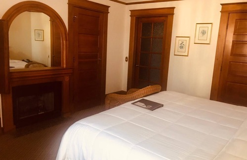 Pacific Grove Hotel | WALK TO OCEAN FROM OUR PREMIUM KING BED ROOMS