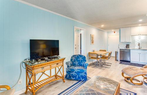 North Myrtle Beach Apartment | Walk to Ocean North Myrtle Beach Condo with Pool