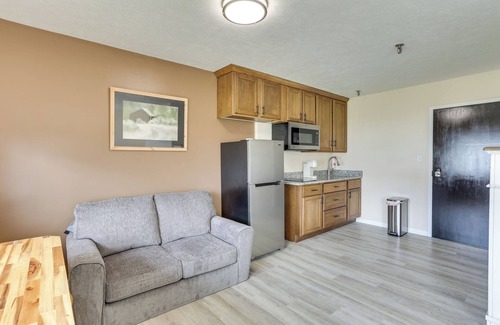Oakland City Apartment | Walk to OCU, Golf: Updated Oakland City Studio!