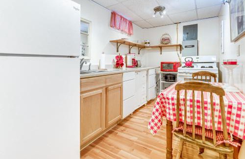 Vienna Apartment | Walk to Ohio River and Spencer Landing Apt with Patio