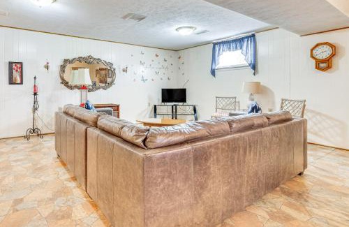 Vienna Apartment | Walk to Ohio River and Spencer Landing Apt with Patio