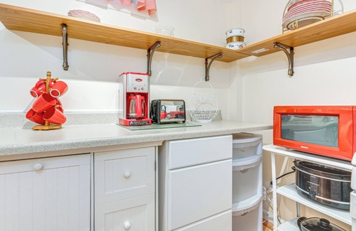 Vienna Apartment | Walk to Ohio River & Spencer Landing: Apt w/Patio