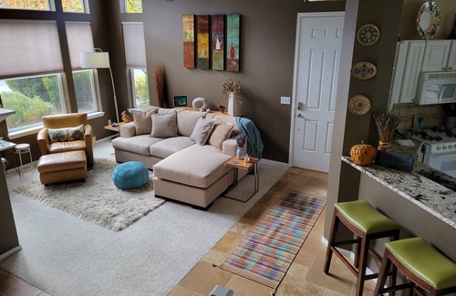 Southern Crossing House | Walk To Old Mill District - Spacious Well-Appointed Town Home/Private Courtyard