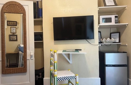 Downtown Apartment | Walk to Palafox Restaurants, Markets and Events!