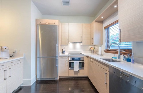 Winter Park Apartment | Walk To Park Ave, Heated Pool, Hot Tub, Grill Station, Modern and Comfortable!