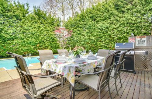 Teaticket House | Walk to Parks and Dining Falmouth Family Retreat!