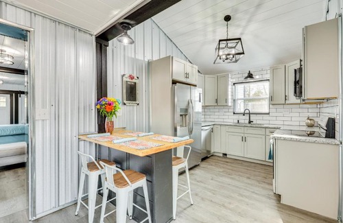 Long Beach Apartment | Walk to Pier North Carolina Getaway in Oak Island