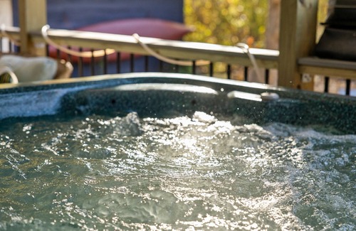 Honor House | Walk to Platt River, Game Room, Hot Tub,Indoor Pickleball, Kayaks, Bikes, Arcade