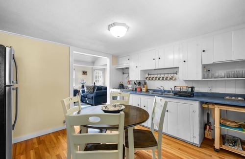 South Yarmouth House | Walk to Pond, AC, Wifi, Dog Friendly, Quaint Yarmouth Cottage