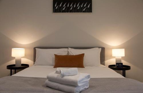 Grey Lynn Apartment | Walk To Ponsonby & K Road Bright Ponsonby Apt with Blackout Blinds for the Perfect Sleep