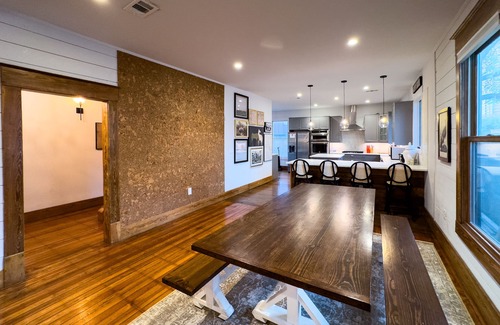 East Cesar Chavez House | Walk to Rainey! Bachelor/Bachelorette House in the Heart of ATX - Sleeps 22