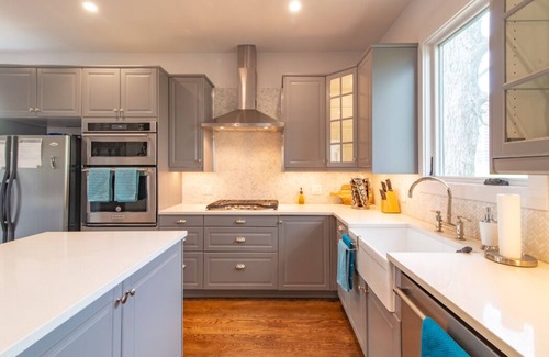 East Cesar Chavez House | Walk to Rainey! Bachelor/Bachelorette House in the Heart of ATX - Sleeps 22