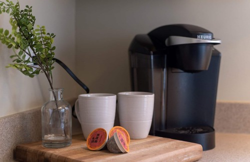 Mount Pleasant House | Walk to restaurants! 10min to beaches and downtown Charleston.