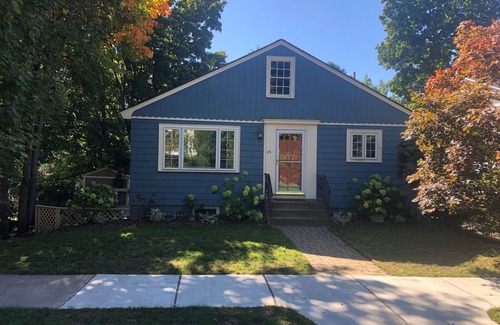 Newton Center House | Walk to Restaurants & Park - Charming Cottage