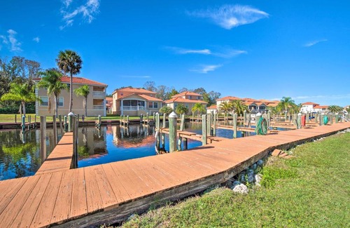Homosassa Apartment | Walk to River Pet-Friendly Homosassa Condo!