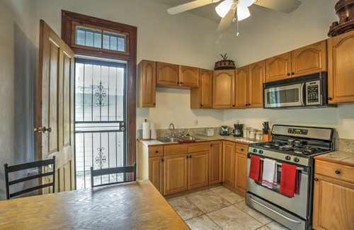 Black Pearl House | Walk to River, Tram & Zoo: Classic NOLA Home!