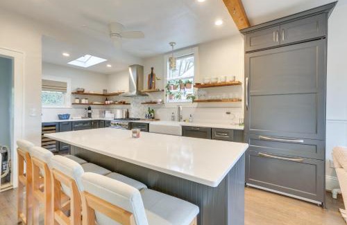 Roanoke House | Walk to Roanoke River Greenway Mountain-View Home