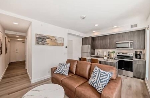 Bridgeland Apartment | Walk to Saddledome |Rooftop Patio| Cgy Tower Views