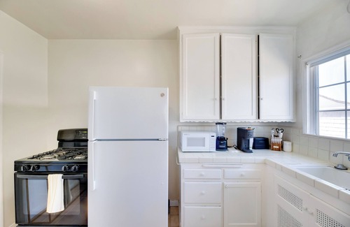 Tree Section Apartment | Walk to Sand & Surf - Bright Manhattan Beach Apt!