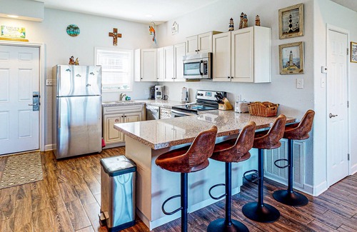 Sand Point Condo | Walk to Sandfest, Shared Pools, Boardwalk to Beach