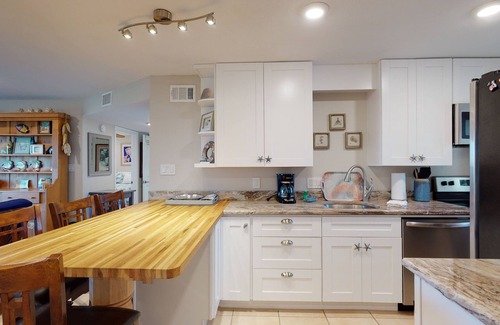 Sand Point Condo | Walk to Sandfest, Shared Pool, Boardwalk to the Beach