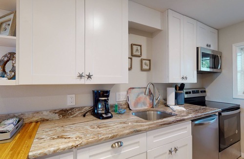 Sand Point Condo | Walk to Sandfest, Shared Pool, Boardwalk to the Beach