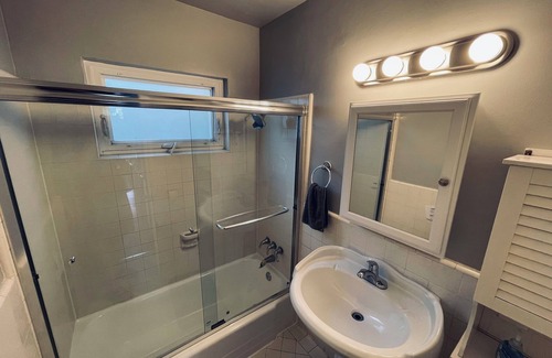 Ocean Park Apartment | Walk to Santa Monica & Venice Beach! 1BR Apartment, Blocks to the Sand.