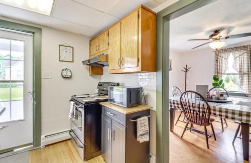 Saylorsburg House | Walk to Saylors Lake Townhome with Shared Perks!