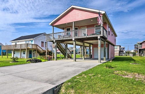 Galveston House | Walk to Sea Isle Beach Bright Galveston Home!