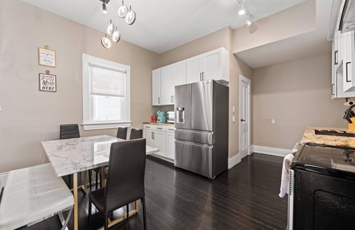 Louisville House | Walk to Shops,Restaurants,Nightlife! Bardstown Rd/Highlands ~ PacMan/King Bed