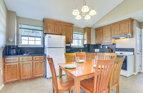 Crystal Beach House | Walk to Shore: Crystal Beach Home w/Deck!