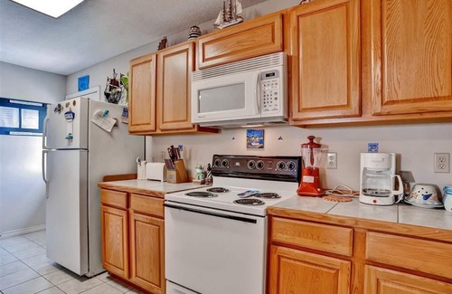 Surfside Beach Cottage | Walk to Shore & Restaurants: Surfside Beach Home!