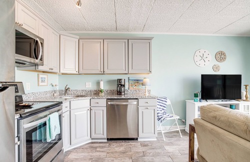 Midtown Ocean City Condo | Walk to Shore: Retreat w/Balcony in Ocean City
