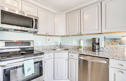 Midtown Ocean City Condo | Walk to Shore: Retreat w/Balcony in Ocean City